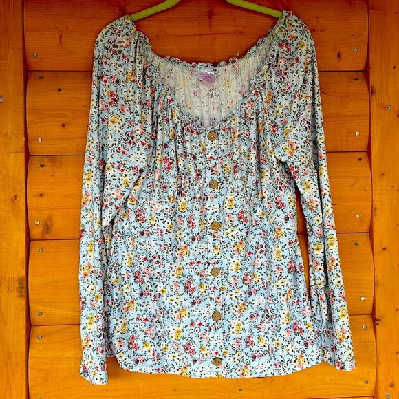 No Boundaries adorable long sleeve top w dainty floral print. Juniors XXL - Picture 2 of 7